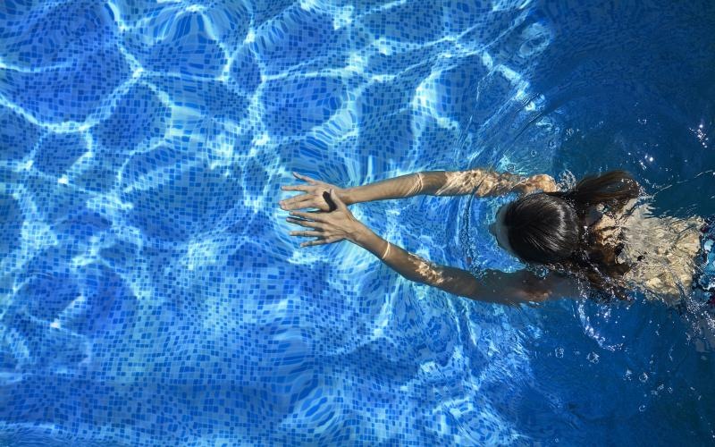 a person swimming in a pool
